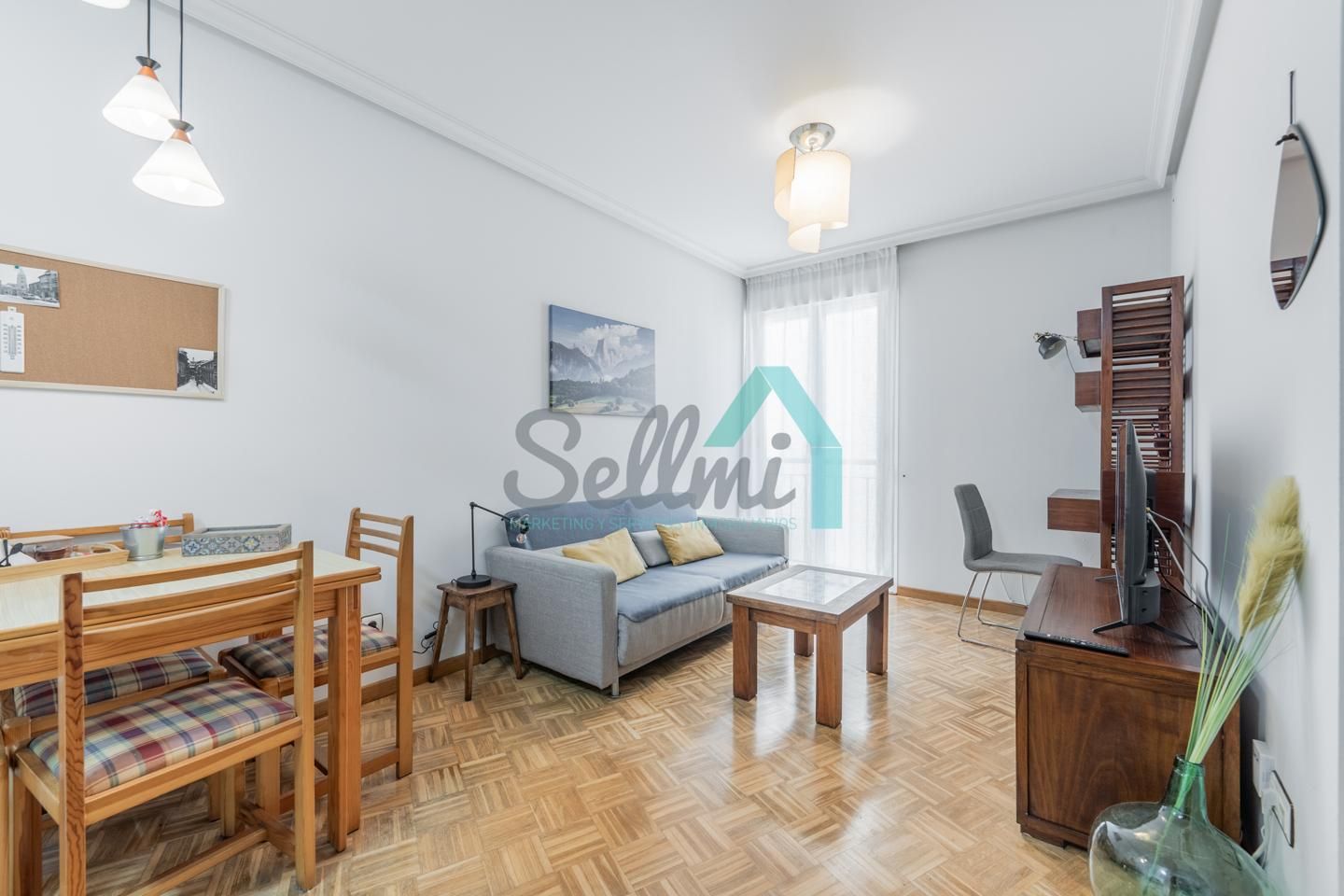 Living room of Flat to rent in Oviedo   with Heating, Parquet flooring and Furnished