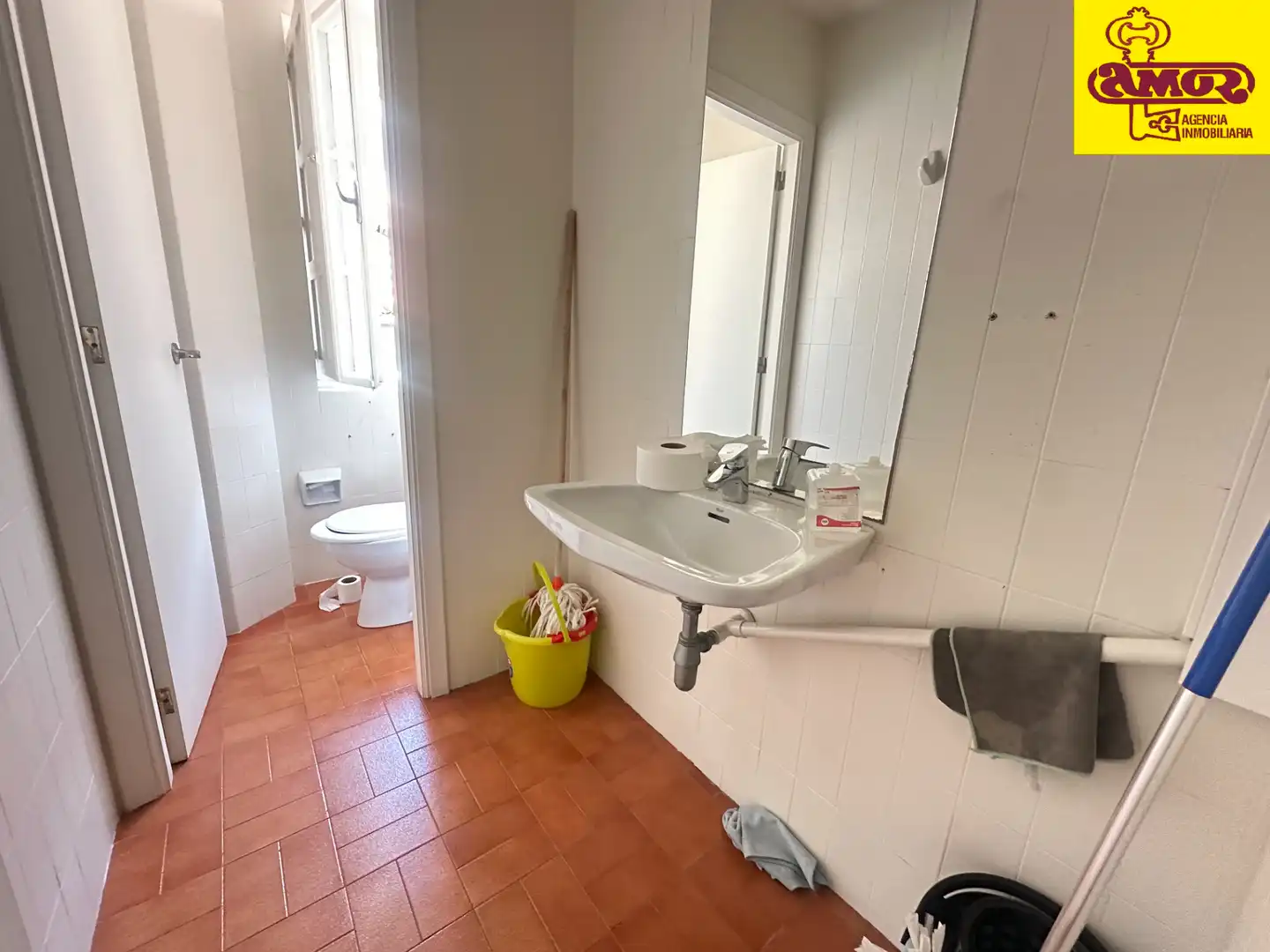 Bathroom of Flat for sale in Santiago de Compostela   with Air Conditioner, Heating and Terrace