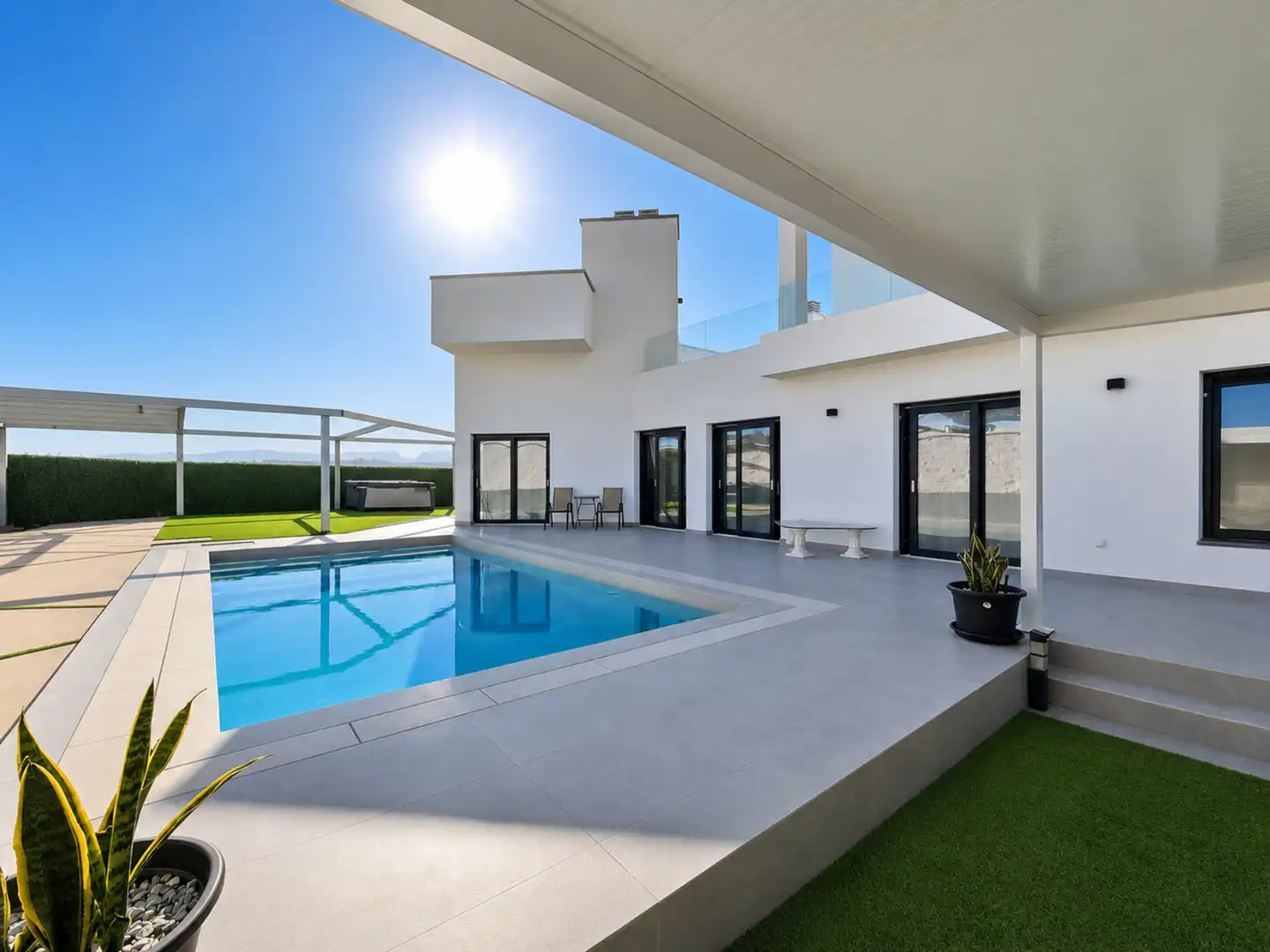 Piscina de Casa o xalet en venda en Estepona amb Aire condicionat, Jardí privat i Terrassa