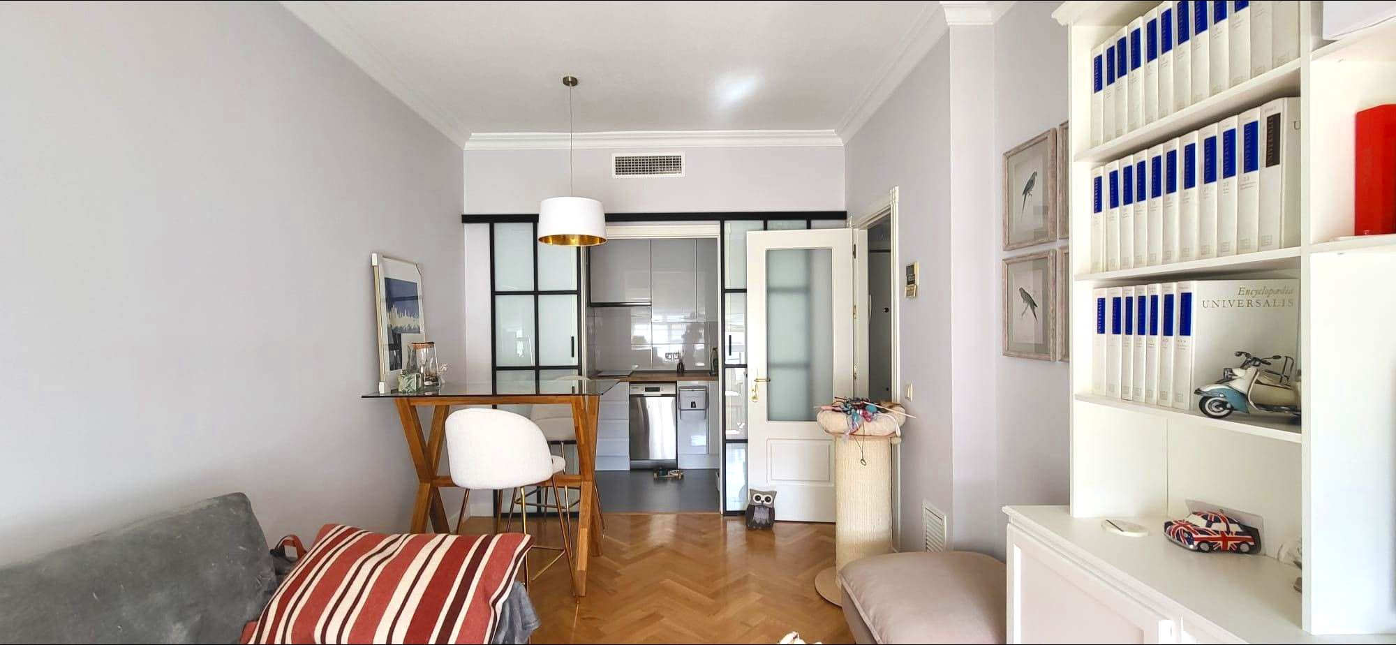 Bedroom of Flat for sale in  Madrid Capital  with Air Conditioner, Heating and Private garden