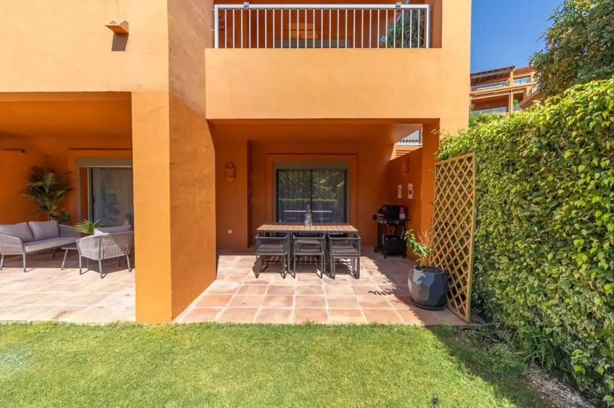 Terrassa de Planta baixa en venda en Estepona amb Jardí privat, Traster i Piscina comunitària