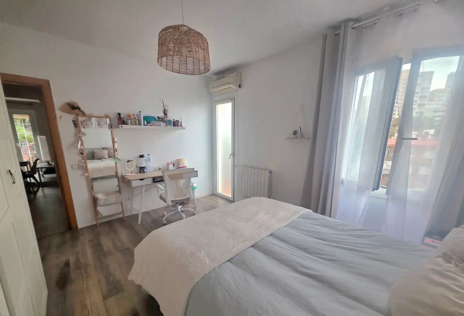 Schlafzimmer von Wohnung zum Verkauf in Barcelona mit Klimaanlage, Heizung und Parkett
