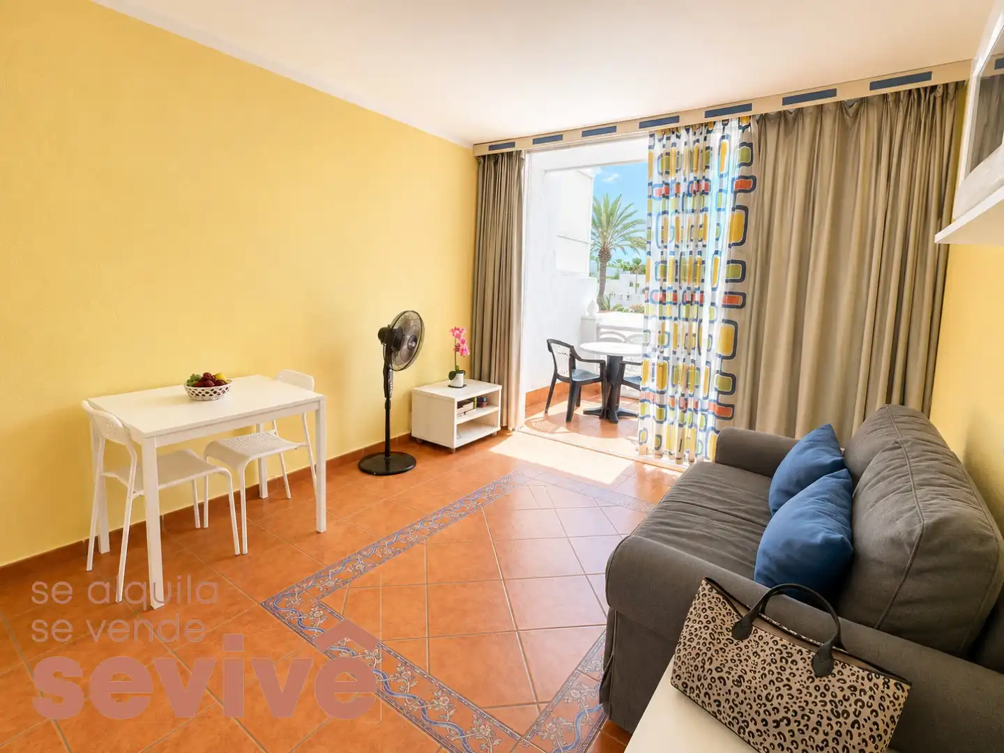 Sala de estar de Estudio en venta en Arona con Piscina
