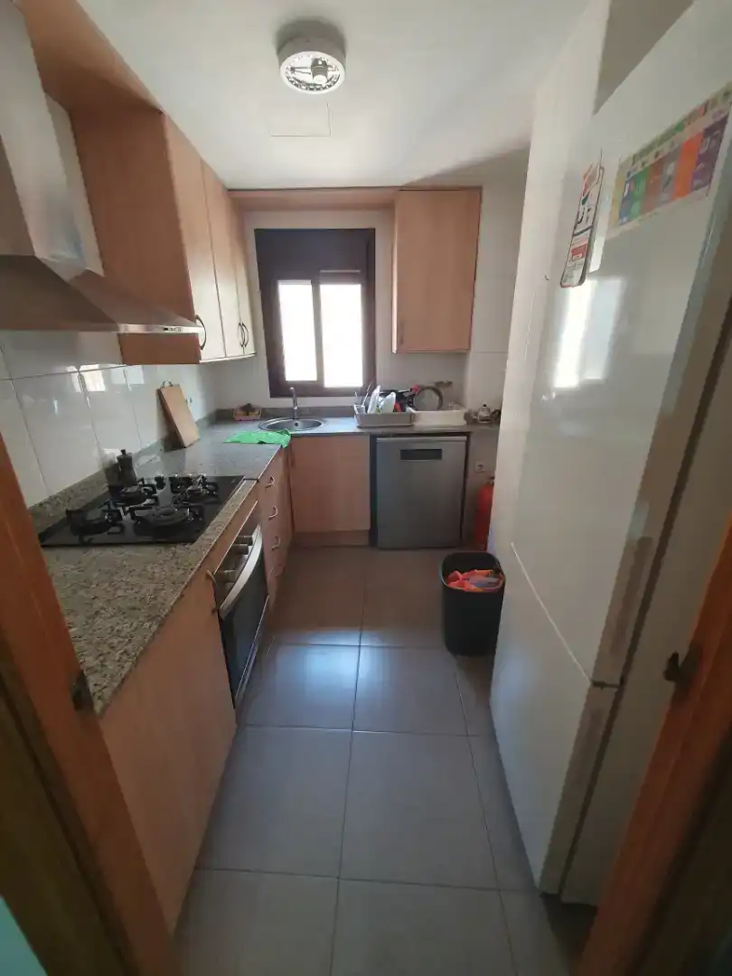 Cuina de Apartament per a compartir en Tortosa amb Moblat, Forn i Rentadora