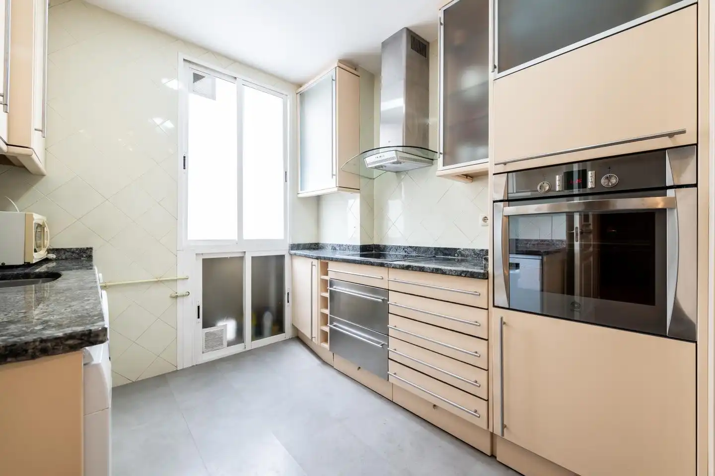 Cuina de Pis de lloguer en Madrid amb Aire condicionat, Calefacció i Parquet