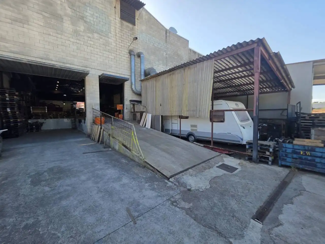 Parking de Nave industrial en venta en Manresa