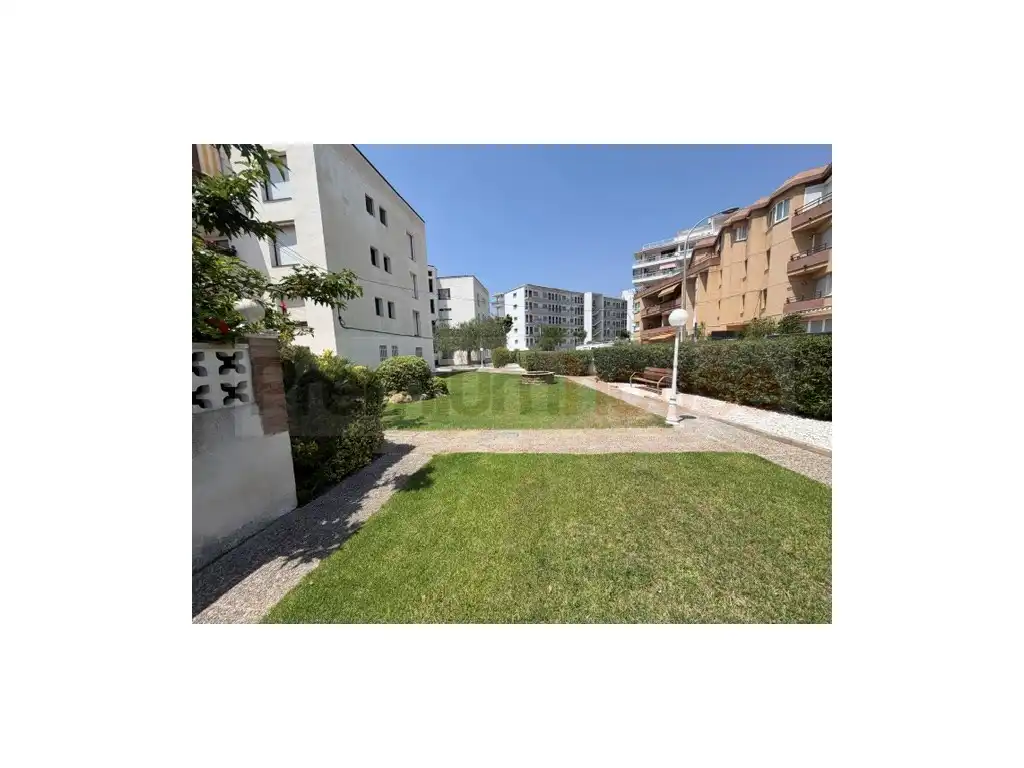 Flat for sale in Calle Acacies