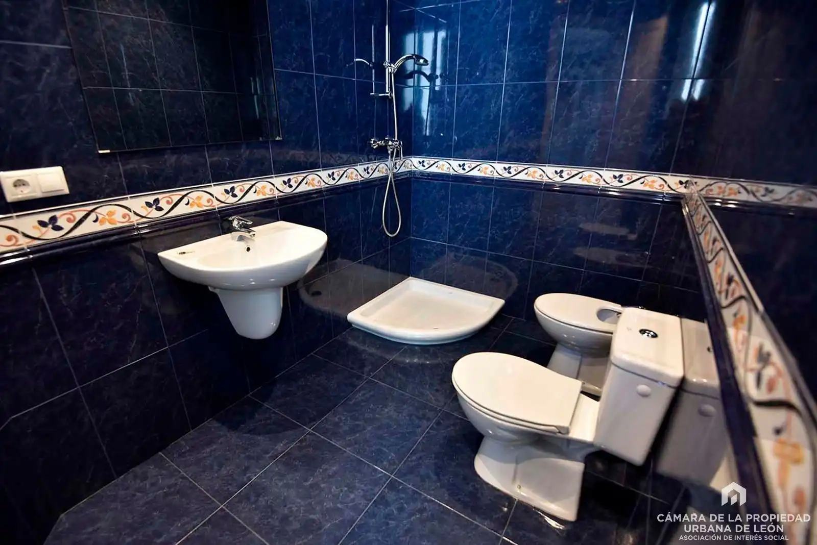 Baño de Piso de alquiler en León Capital  con Calefacción