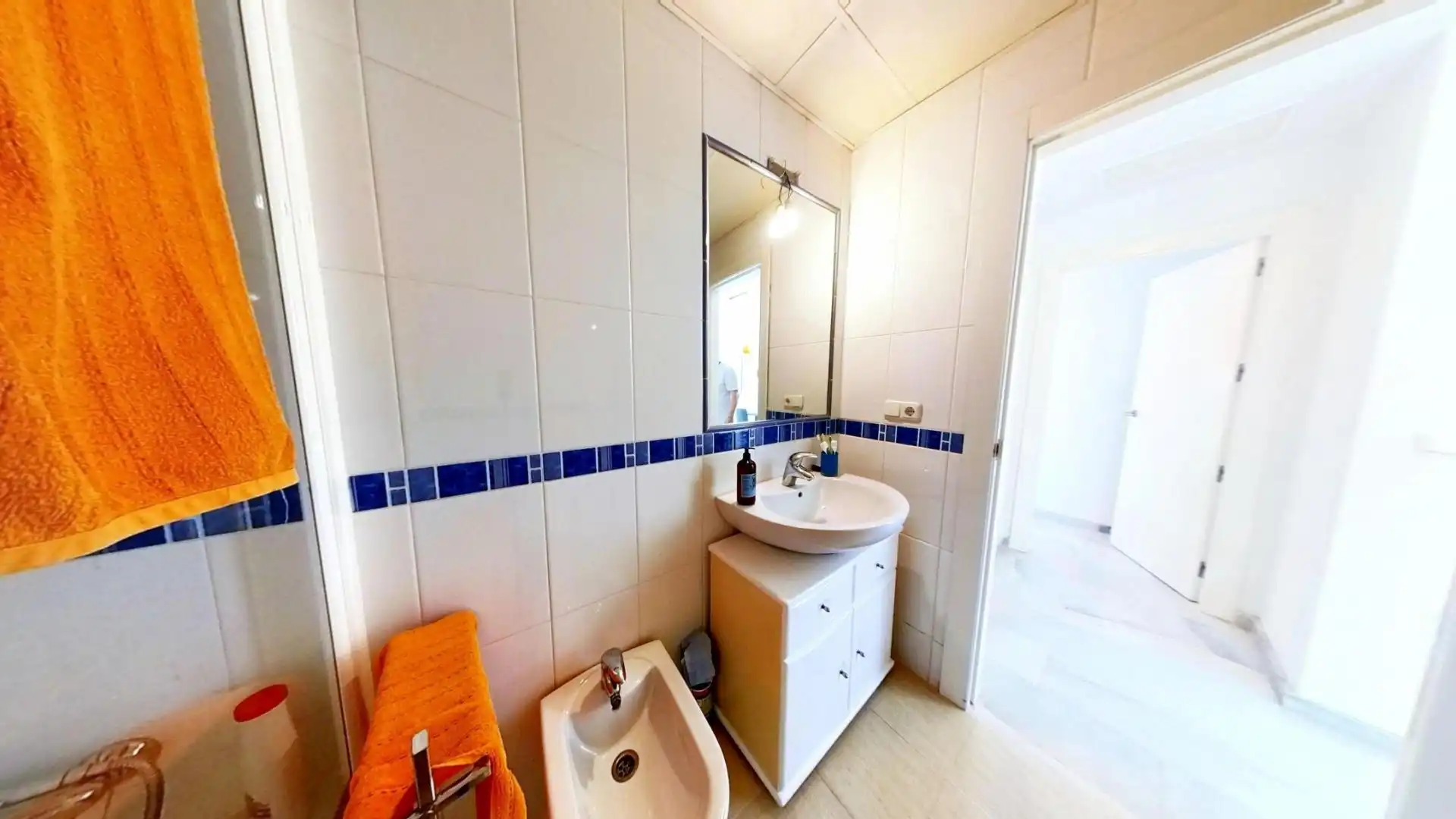 Badezimmer von Wohnung zum Verkauf in Gualchos mit Klimaanlage, Heizung und Terrasse