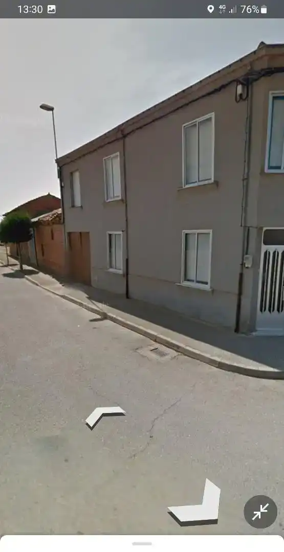Aparcament de Casa adosada en venda en Roperuelos del Páramo amb Traster, Moblat i Forn