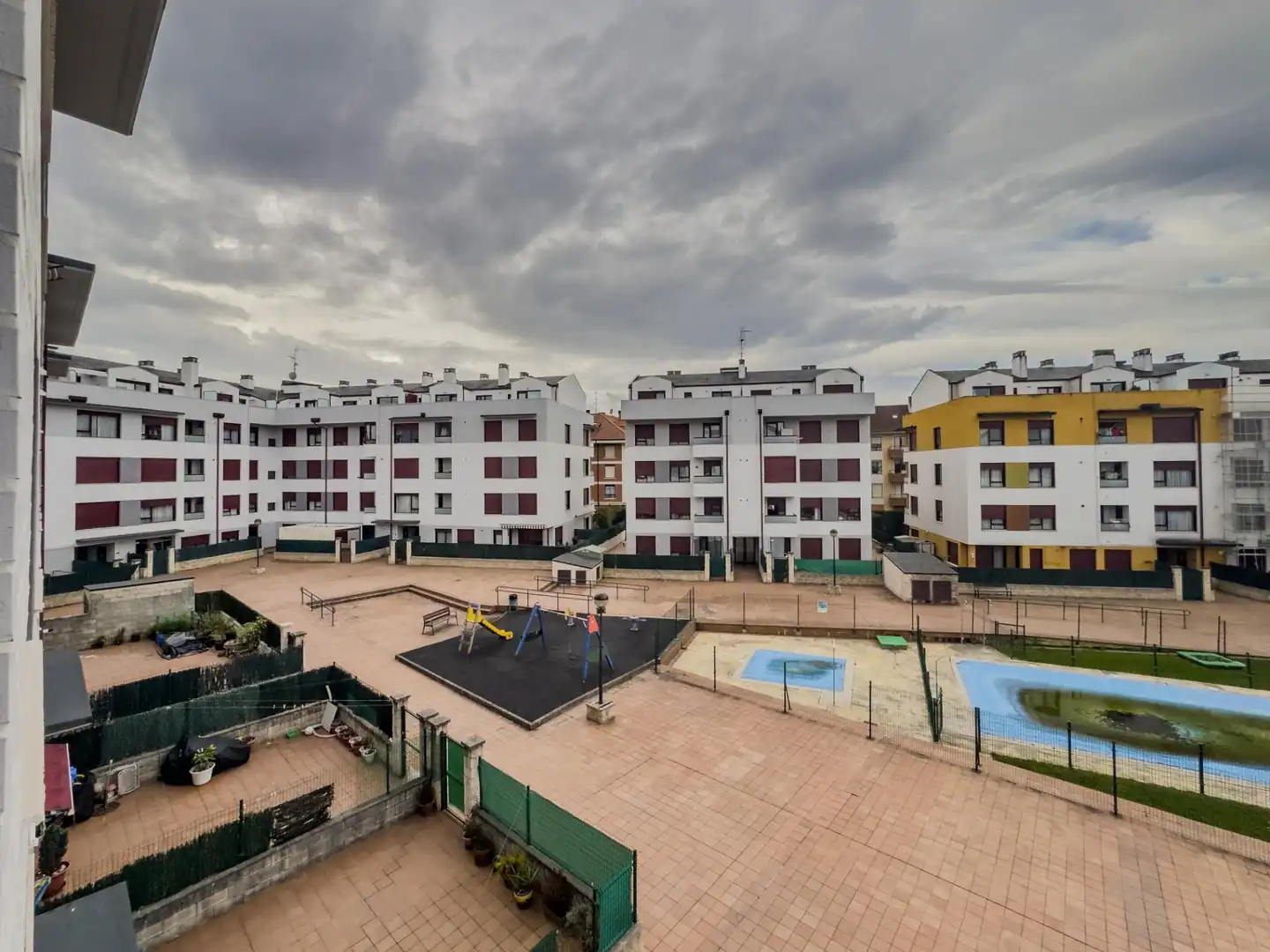 Vista exterior de Pis en venda en Entrambasaguas amb Aire condicionat, Calefacció i Jardí privat