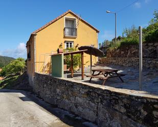 Vista exterior de Finca rústica en venda en Laxe amb Terrassa i Balcó