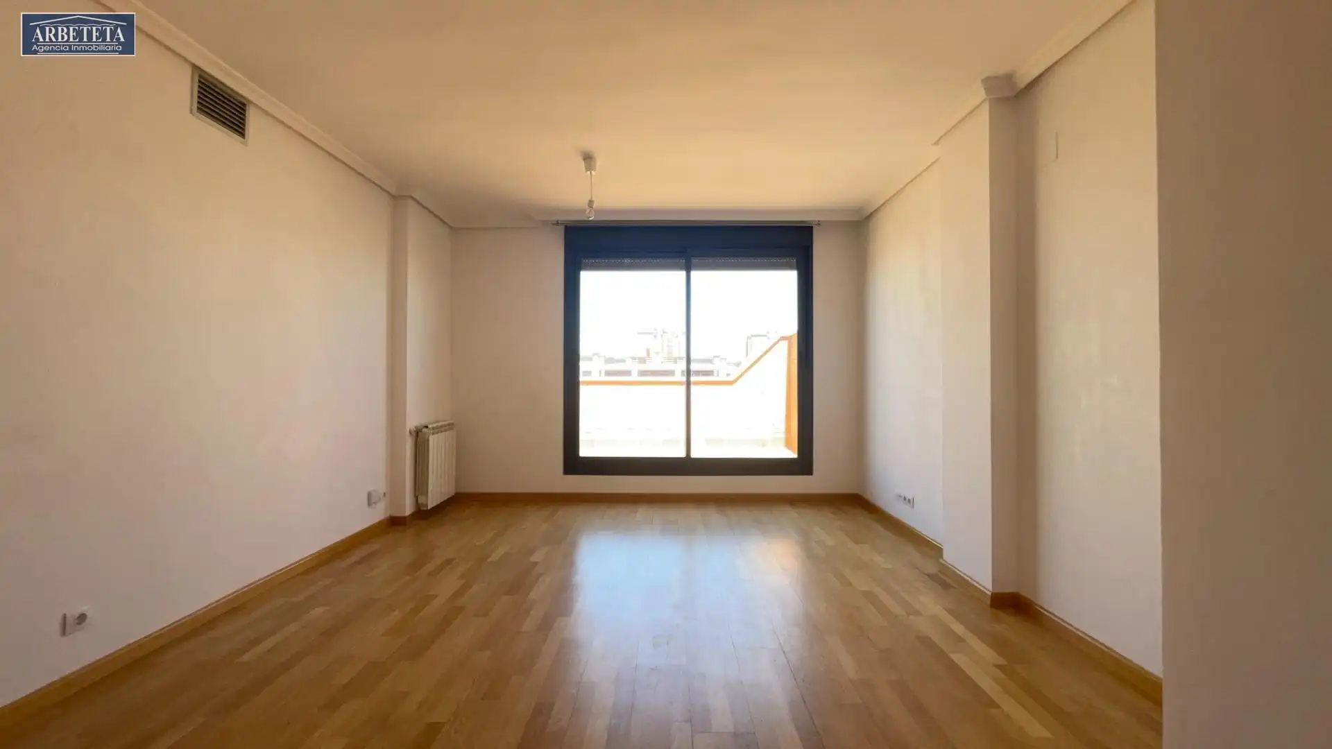 Vista exterior de Ático en venta en Guadalajara con Calefacción, Terraza y Trastero