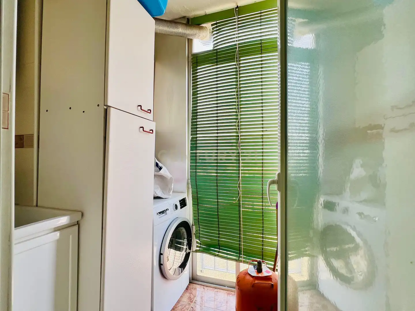 Balcony of Flat for rent in Granada  with Air Conditioner, Oven and Washing machine