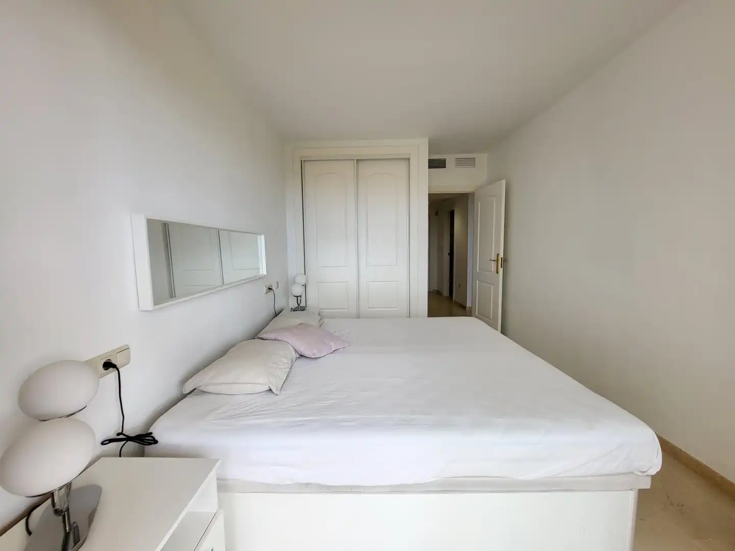 Apartment with pool to rent in Elviria - Cabopino, imagen 6