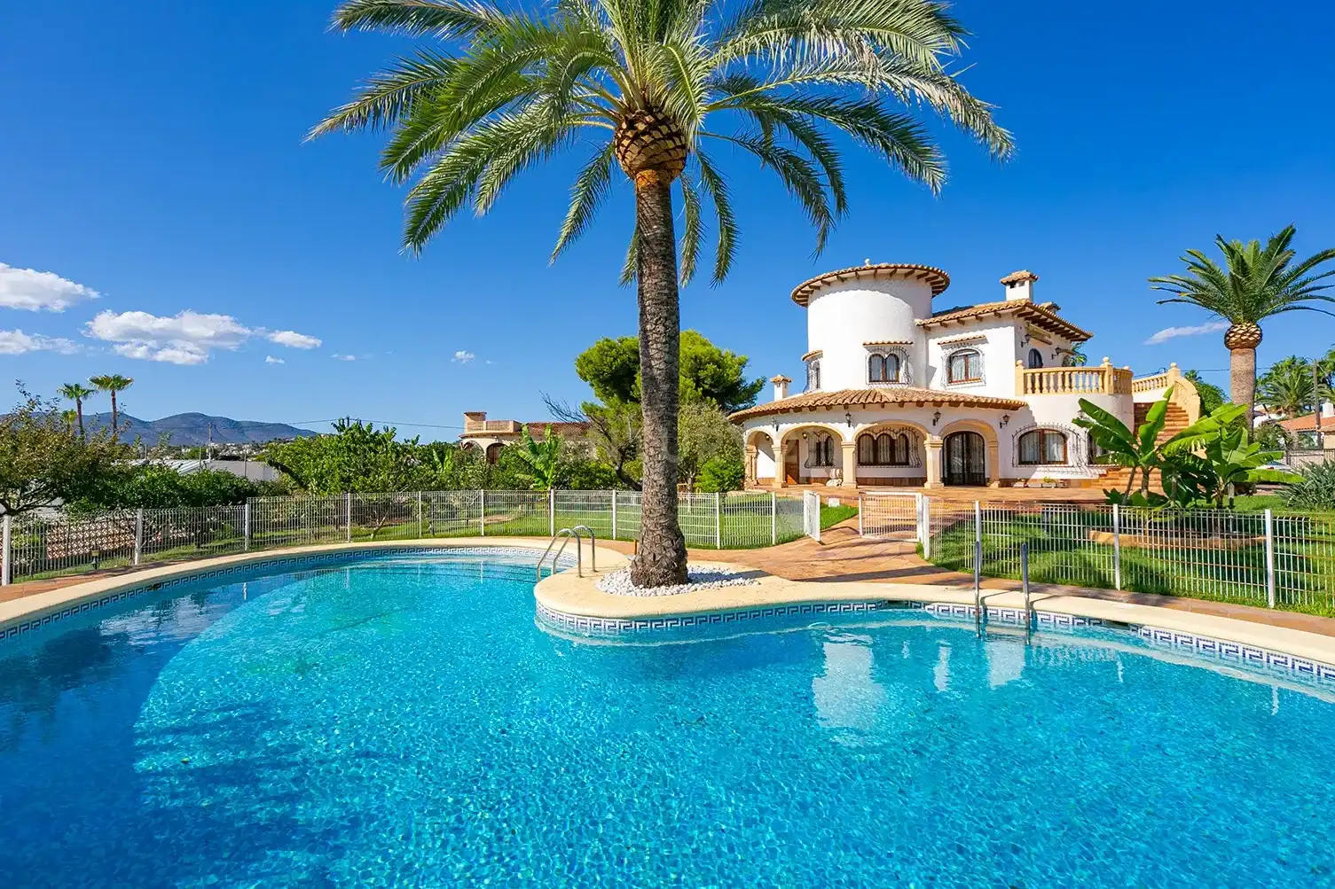 Casa con jardín en venta en La Caleta 2, imagen 3