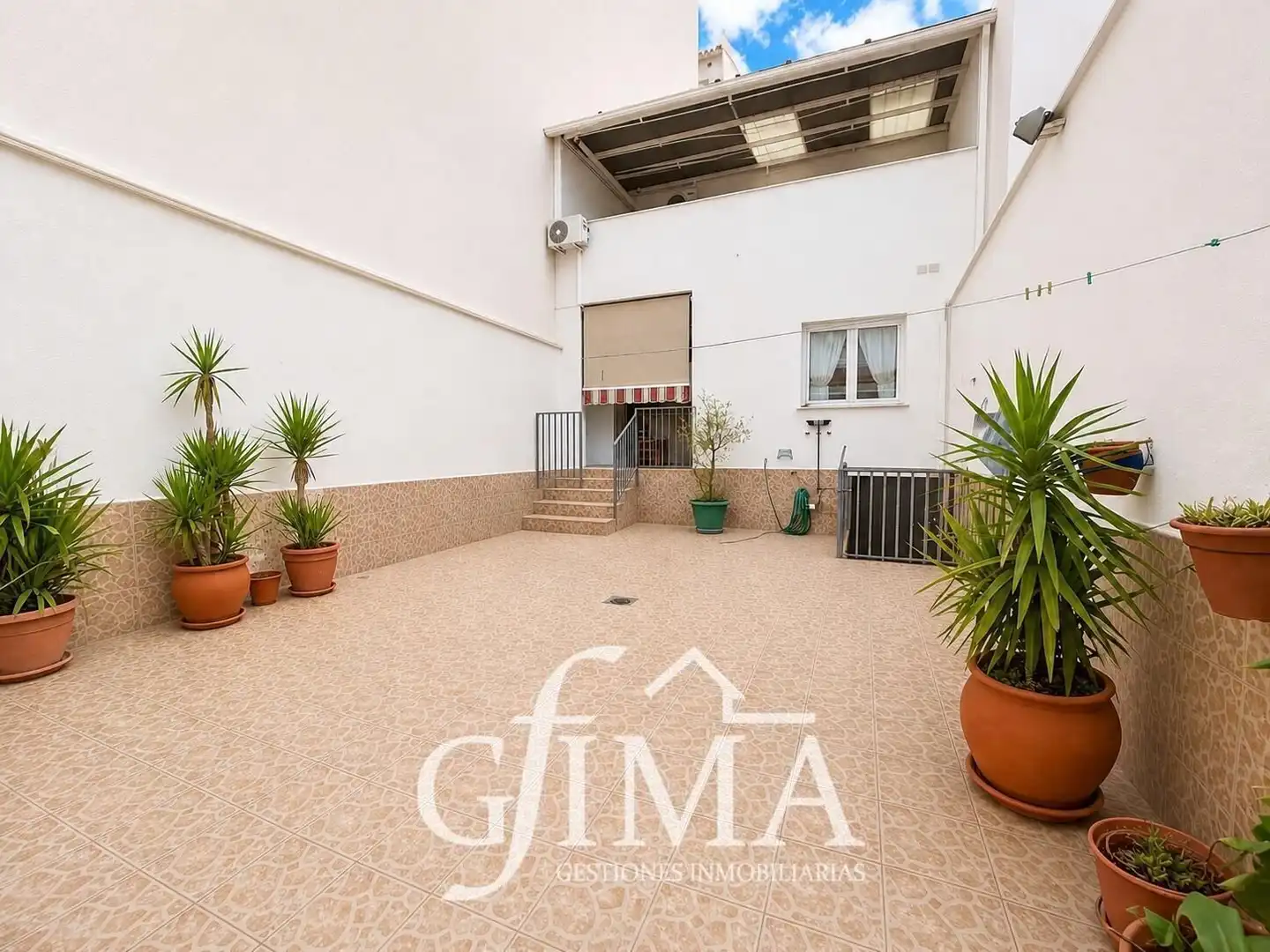 Vista exterior de Casa o chalet en venta en Tomelloso con Calefacción, Jardín privado y Terraza