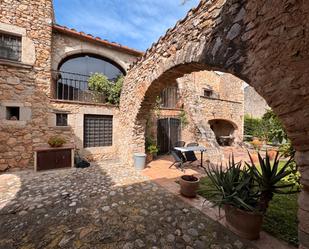 Vista exterior de Finca rústica en venda en Viladamat amb Jardí privat, Terrassa i Piscina