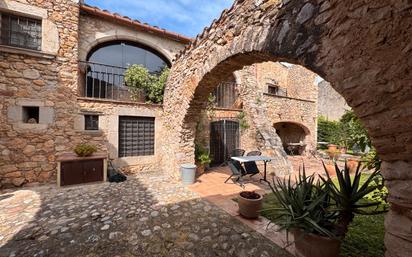 Vista exterior de Finca rústica en venda en Viladamat amb Jardí privat, Terrassa i Piscina