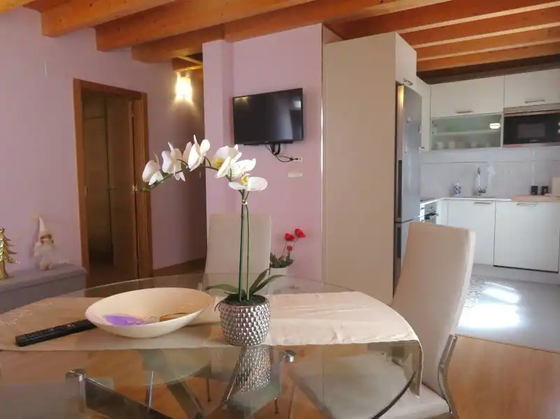 Sala d'estar de Casa o xalet en venda en San Andrés del Rabanedo amb Calefacció i Jardí privat