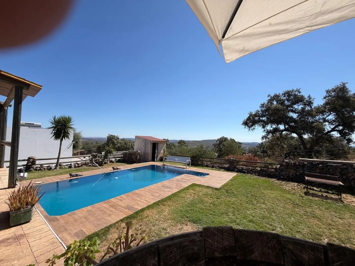 Piscina de Casa o xalet en venda en El Castillo de las Guardas amb Jardí privat i Piscina comunitària