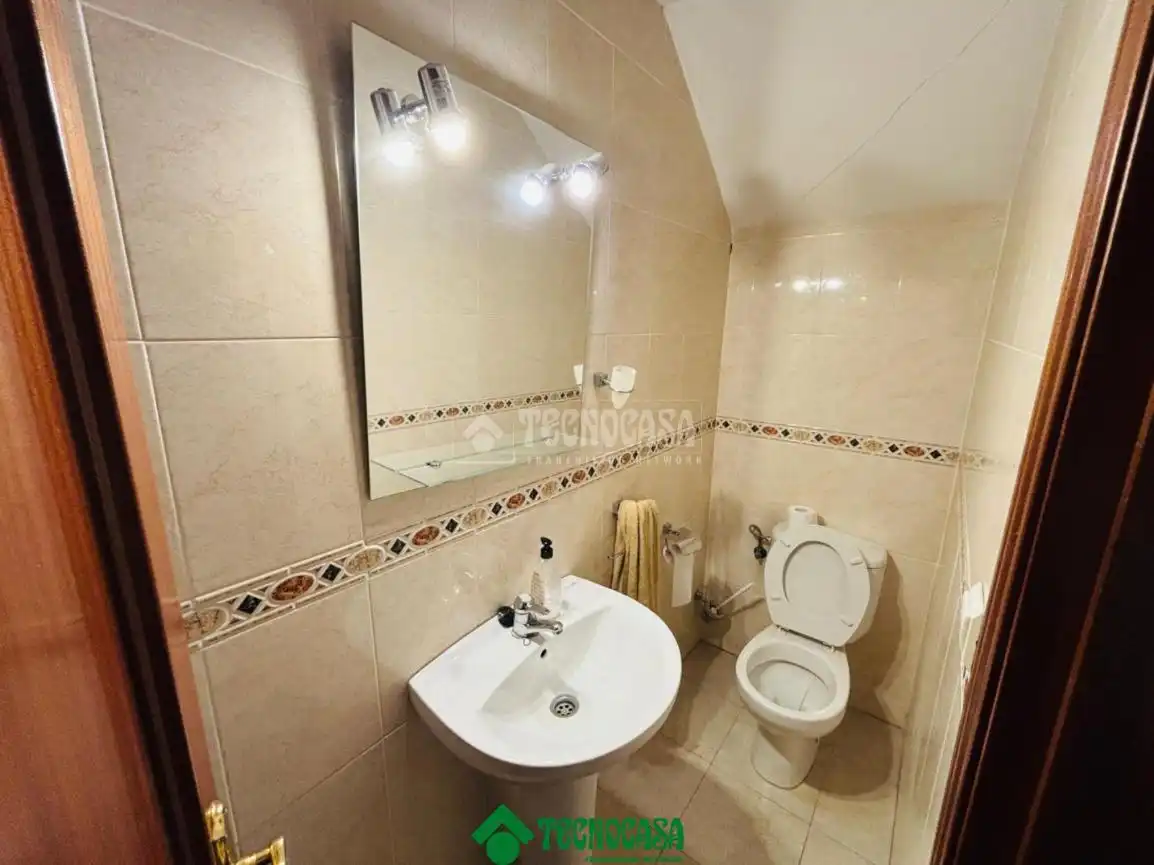 Baño de Casa adosada en venta en Villafranca de Córdoba con Calefacción, Terraza y Balcón