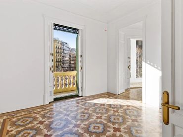 Oficina amb ascensor de lloguer a Carrer de Còrsega 295