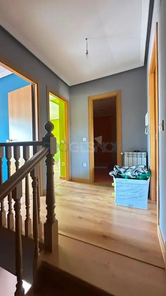 Casa adosada en venda en Onzonilla amb Calefacció, Jardí privat i Terrassa