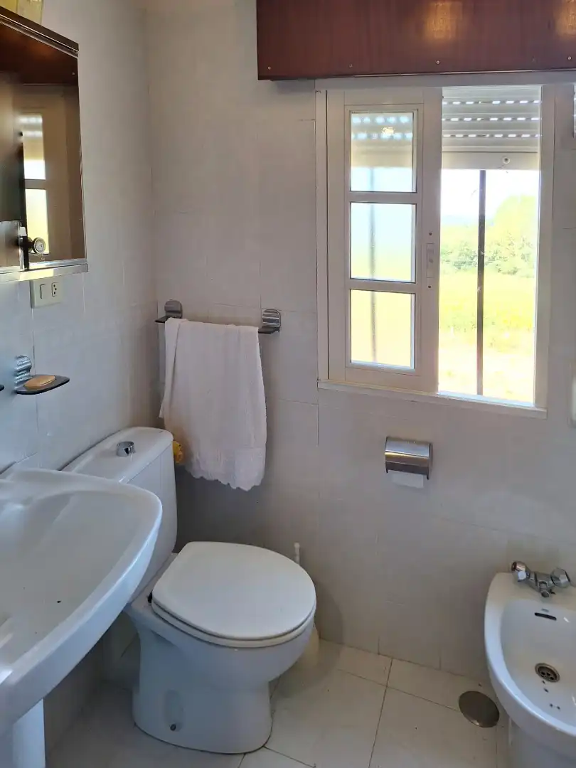 Bany de Casa o xalet en venda en Vilasantar amb Jardí privat, Parquet i Moblat