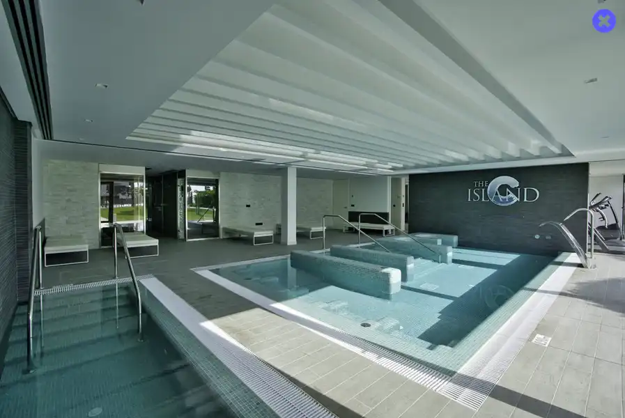 Piscina de Casa adosada de alquiler en Estepona con Aire acondicionado, Jardín privado y Terraza