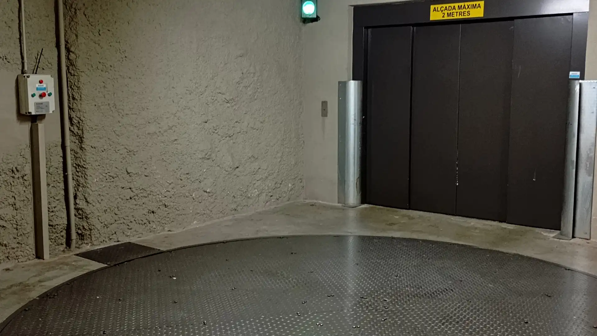 Garage for sale in Carrer de la Indústria, El Camp de l'Arpa del Clot