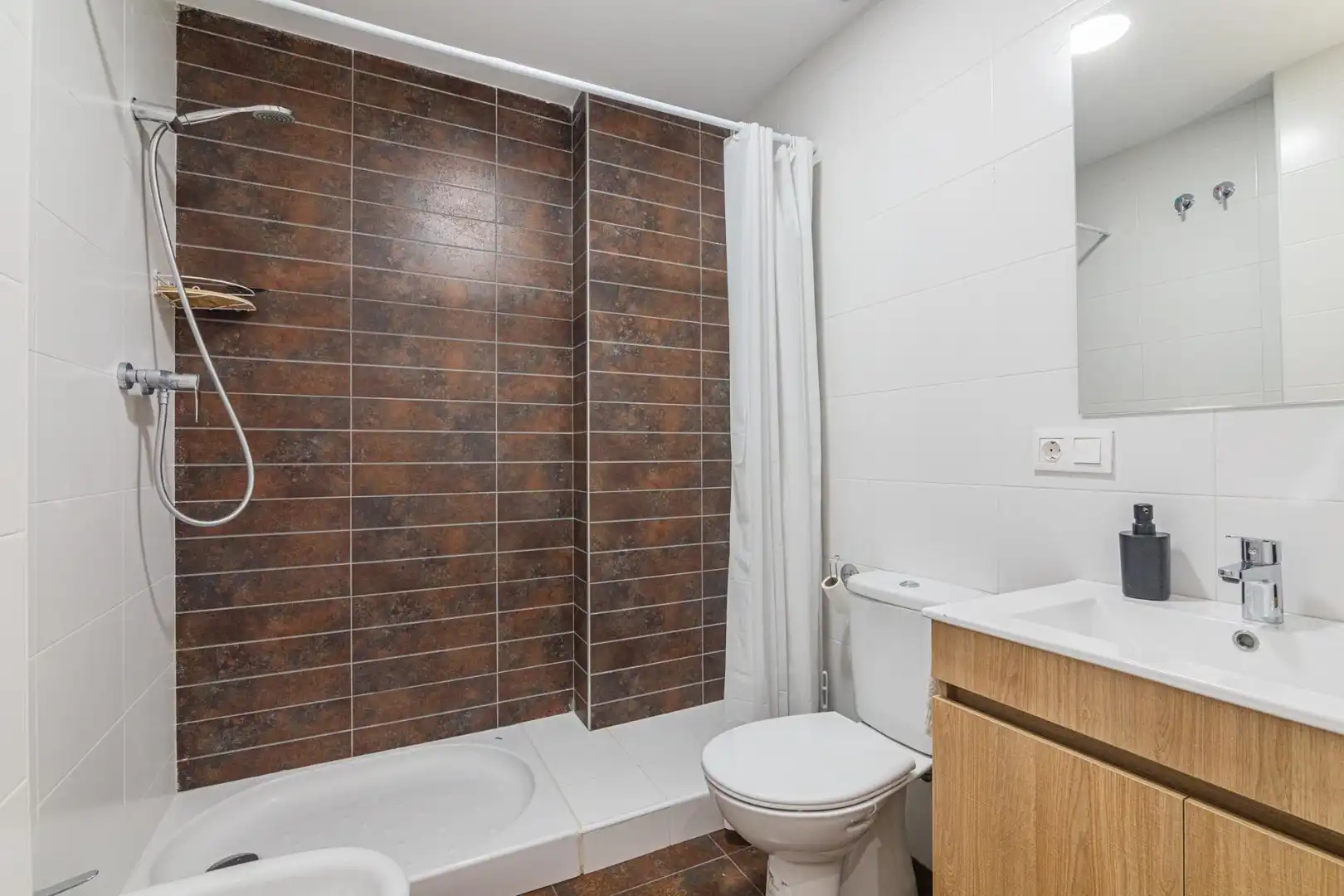 Bathroom of Flat for sale in Elche / Elx  with Air Conditioner, Terrace and Furnished