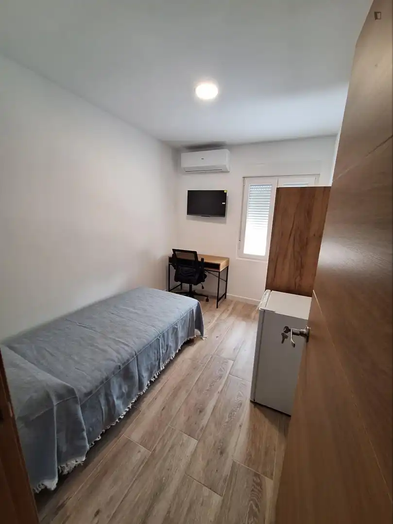 Habitación de Apartamento de alquiler en Valencia con Aire acondicionado, Calefacción y Amueblado