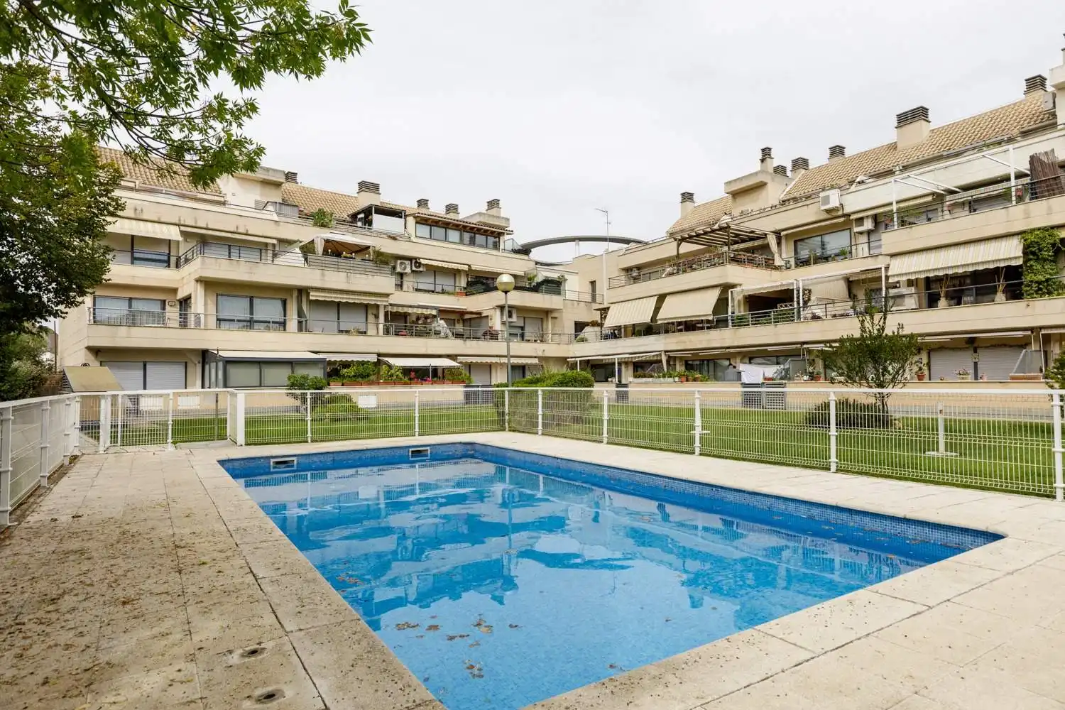 Flat with pool for sale in Avenida de Navarra 35