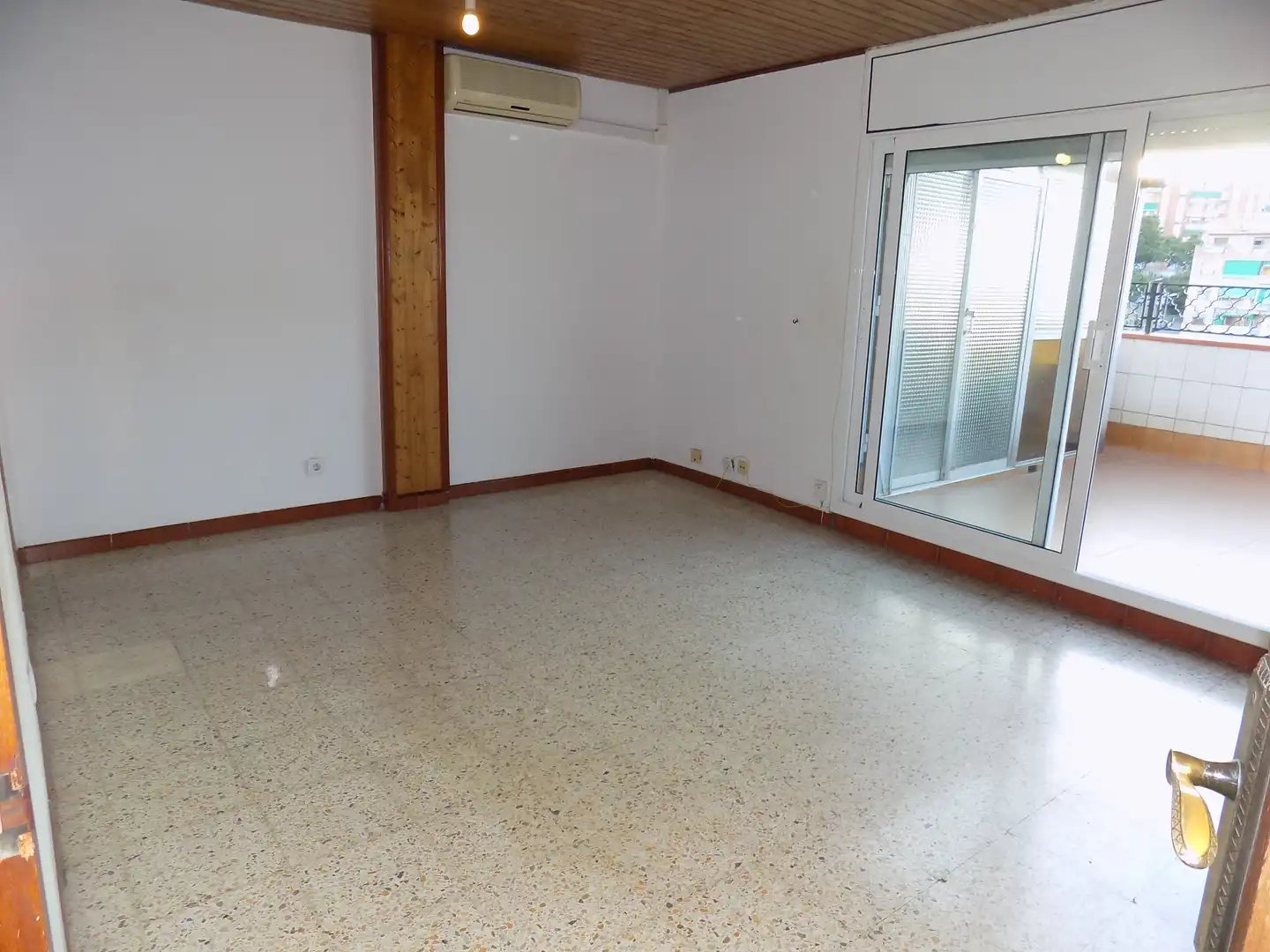 Sala d'estar de Àtic en venda en Badalona amb Aire condicionat i Terrassa