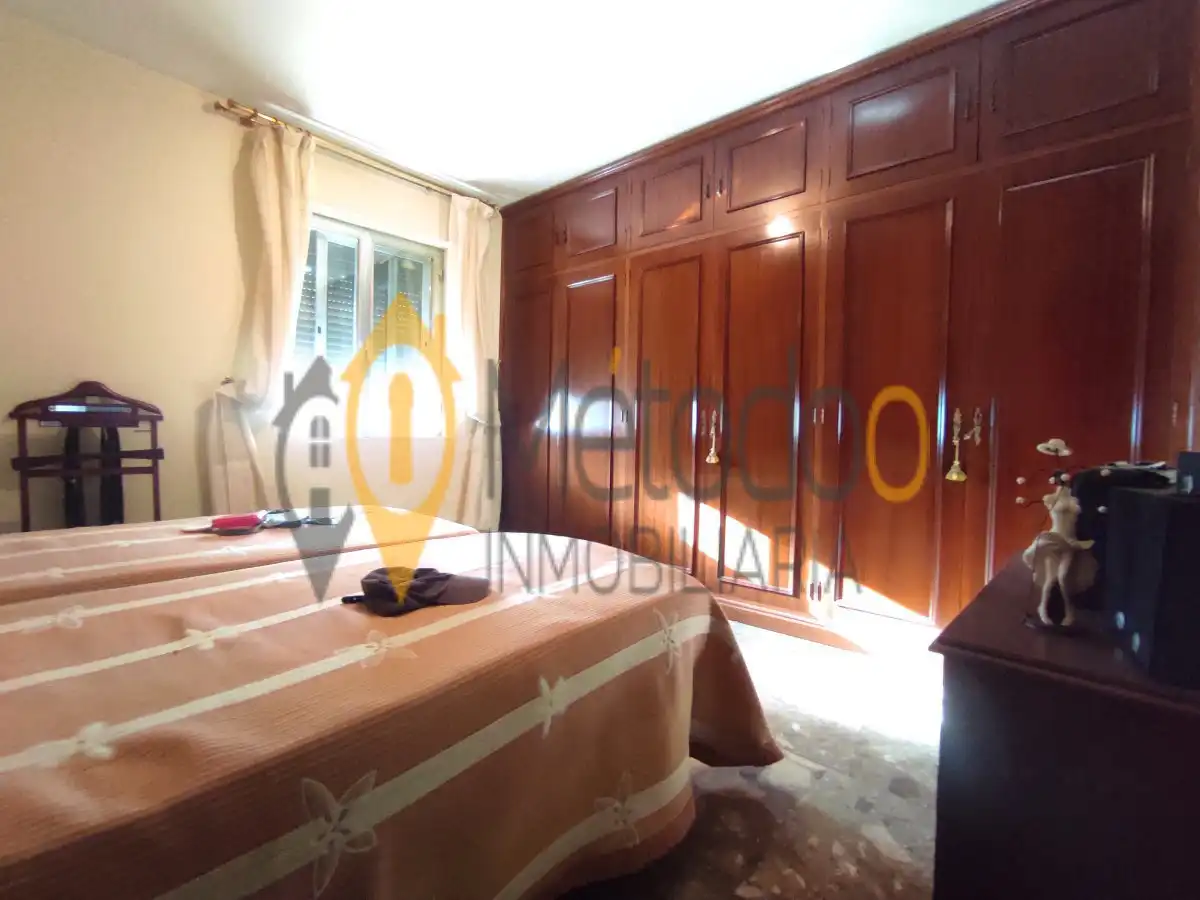 Bedroom of Flat for sale in Sevilla  with Air Conditioner, Terrace and Balcony