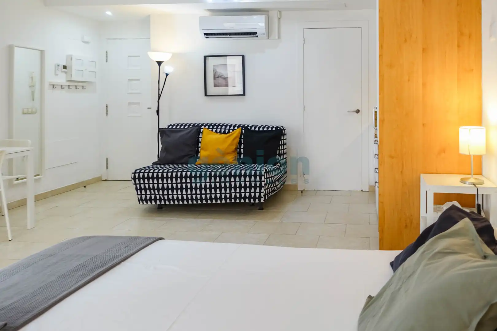 Dormitori de Apartament en venda en Girona amb Aire condicionat, Calefacció i Moblat