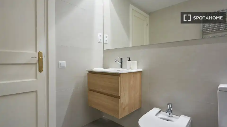 Appartamento con terrazza in affitto a Eixample, imagen 7
