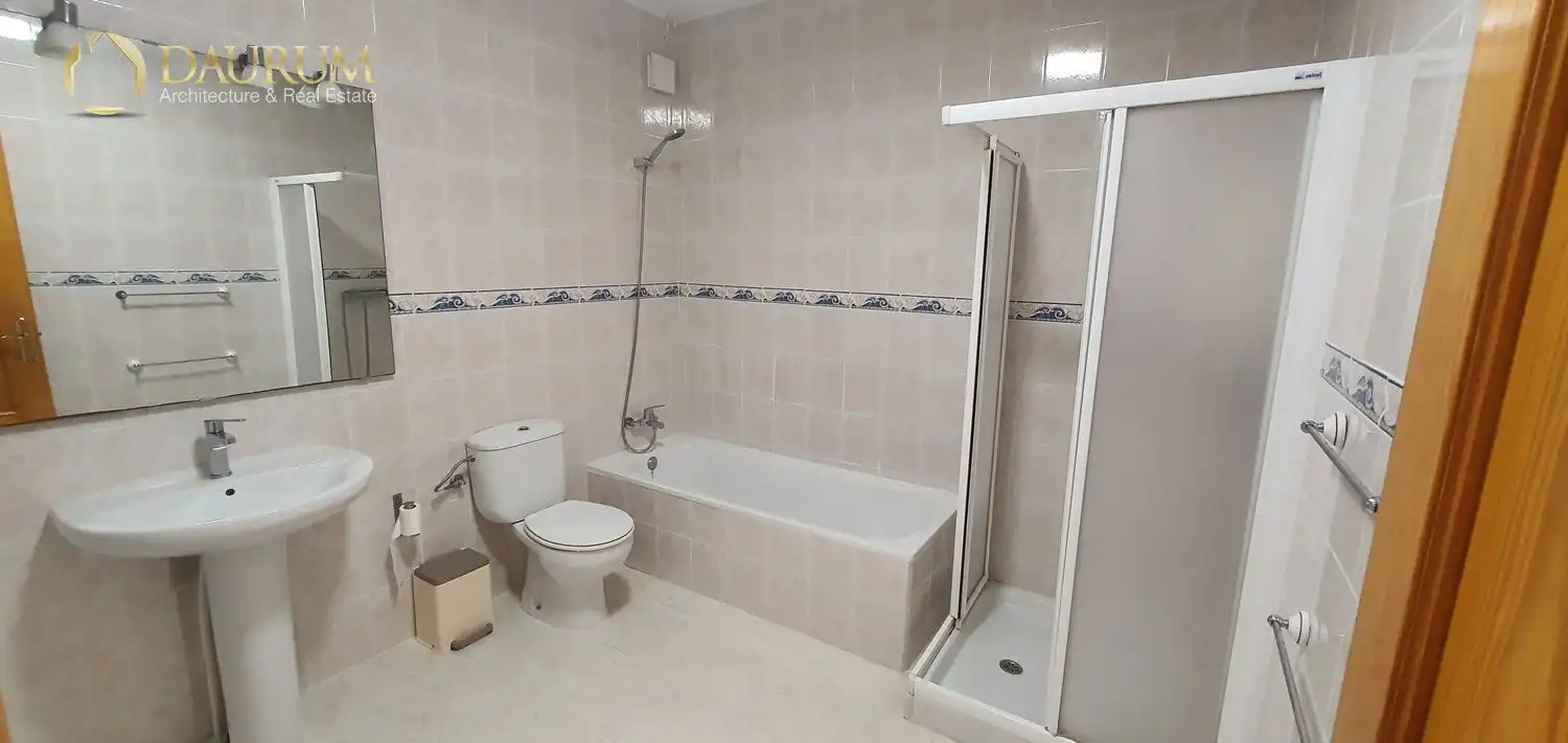 Terraced house with terrace for sale in PP.ASEGADOR Y CALISTR, imagen 10