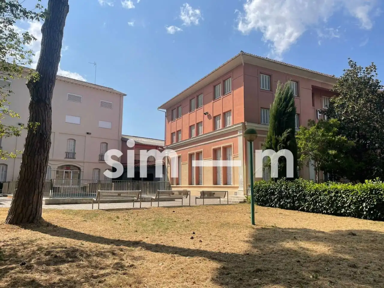 Außenansicht von Gebäude zum Verkauf in Tona