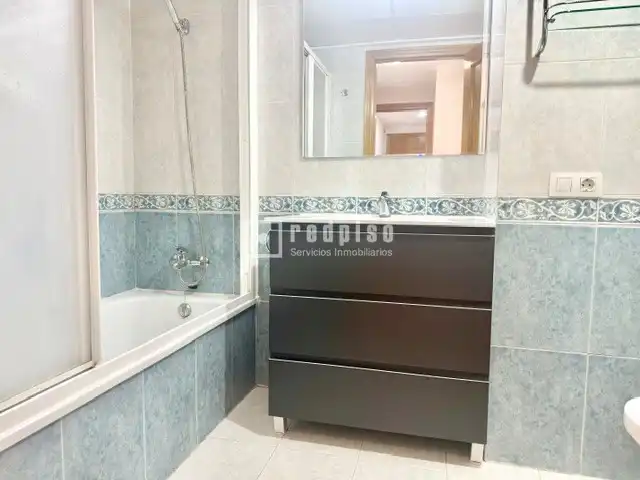 Badezimmer von Wohnung zur Miete in Castellón de la Plana / Castelló de la Plana mit Klimaanlage und Abstellraum