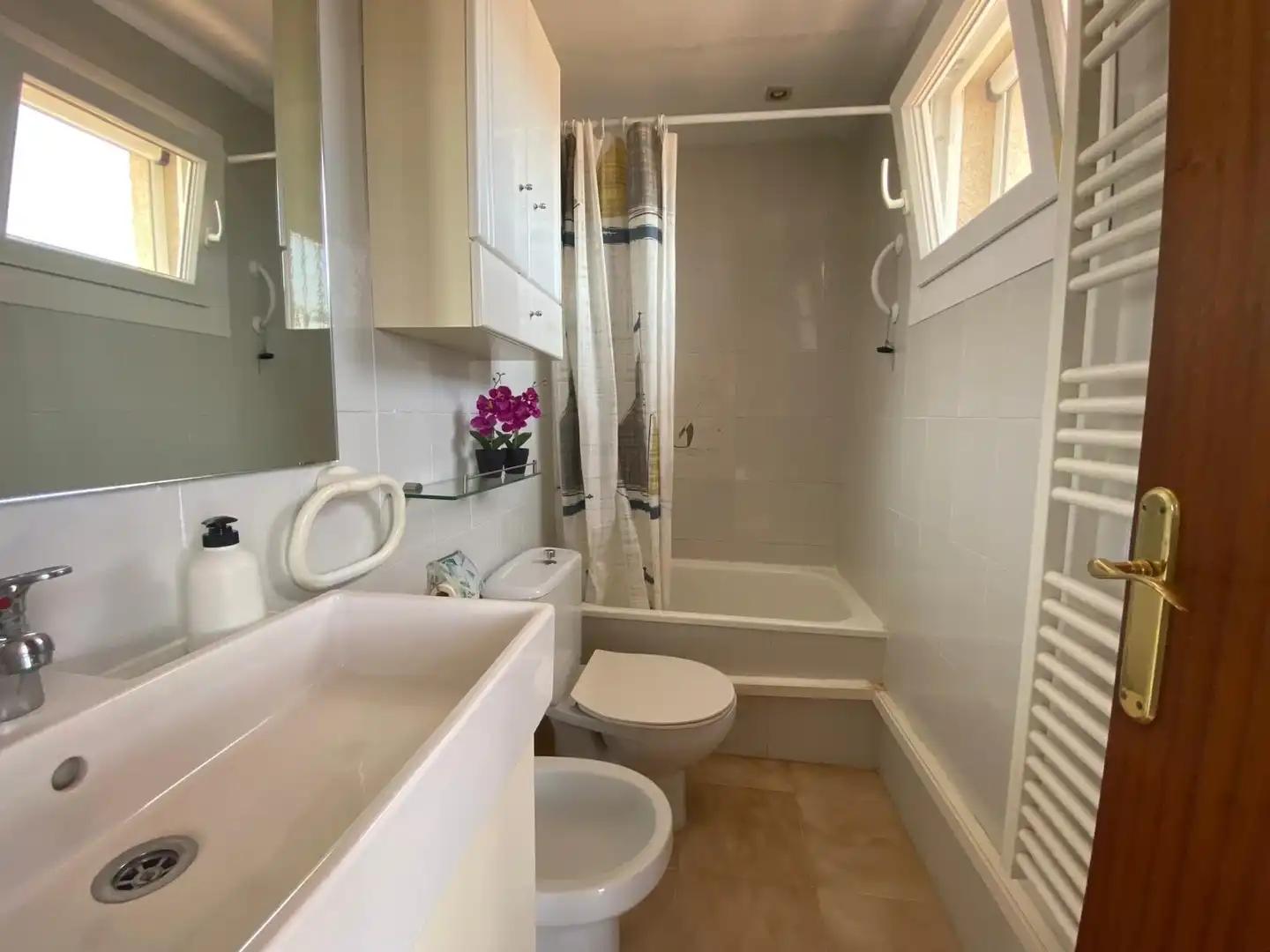 Baño de Piso en venta en Roses con Terraza, Piscina y Amueblado
