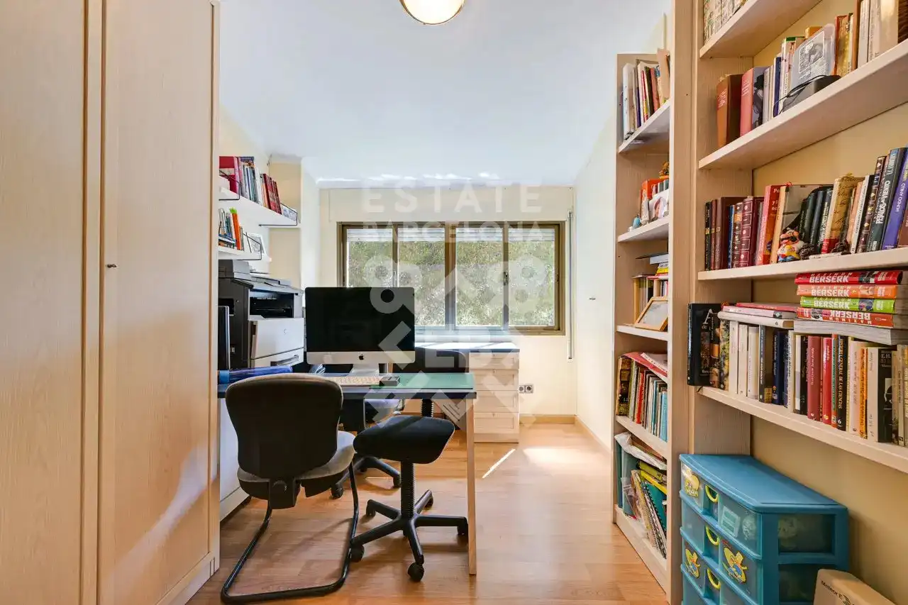 Schlafzimmer von Einfamilien-Reihenhaus zum Verkauf in Mataró mit Klimaanlage, Heizung und Terrasse