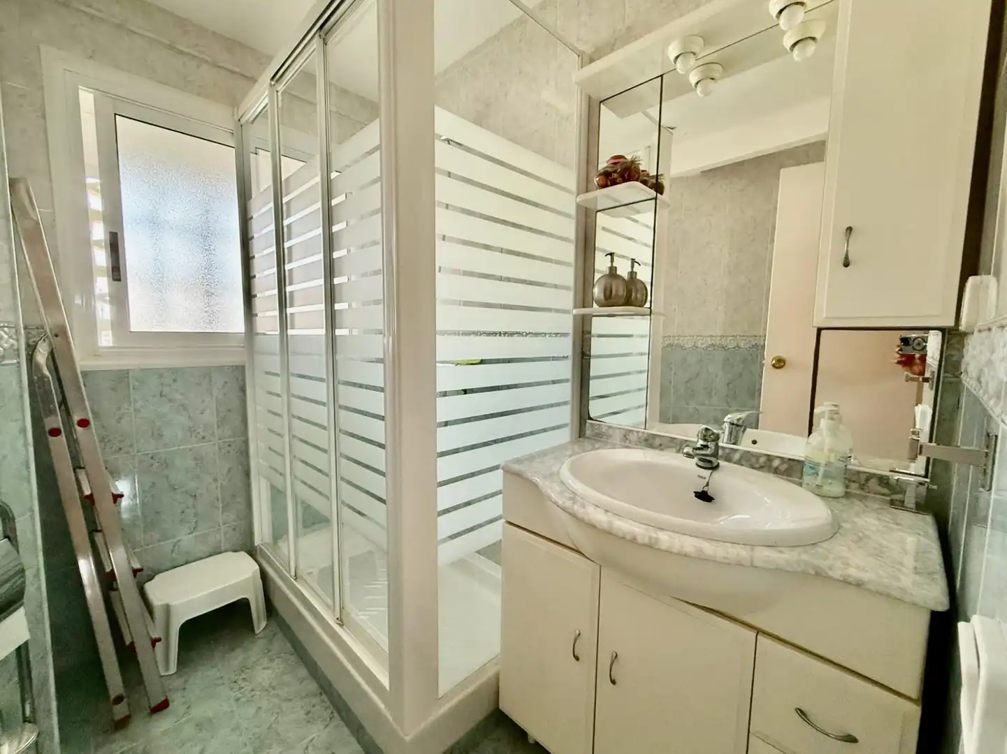 Bany de Apartament en venda en Benidorm amb Terrassa i Piscina comunitària