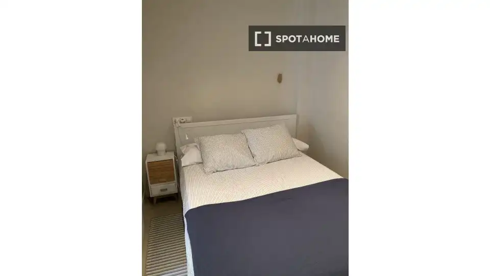 Habitación de Piso de alquiler en Sabadell con Aire acondicionado, Calefacción y Amueblado