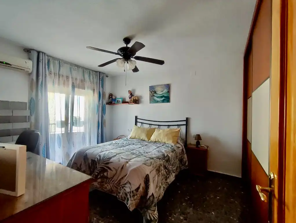 Dormitori de Casa adosada en venda en Vegas del Genil amb Aire condicionat, Moblat i Balcó