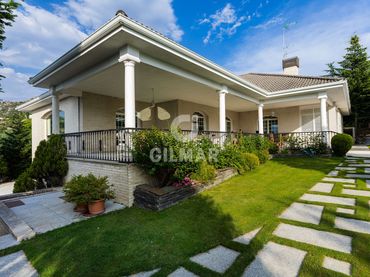 Detached house with pool for sale in Fontenebro - Altavista