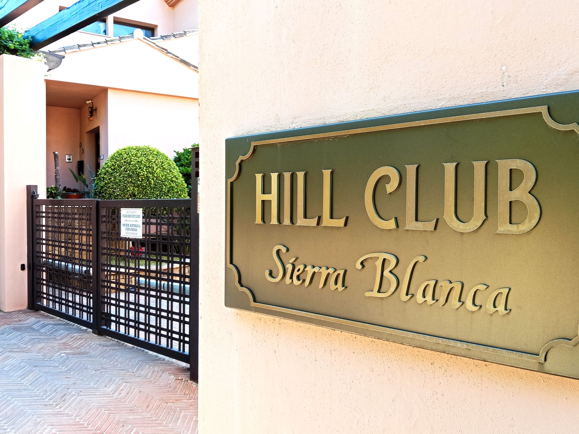 Single-family semi-detached for sale in Urbanización Cascada de Camojan, 12, Sierra Blanca, Milla de Oro, Marbella