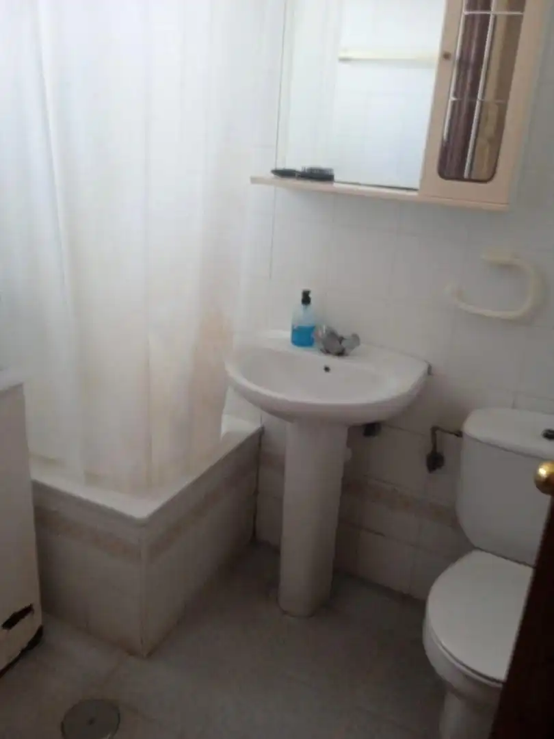 Baño de Apartamento en venta en El Puerto de Santa María con Balcón