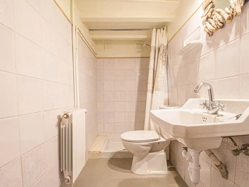 Bathroom of Houses for sale in Castelló d'Empúries